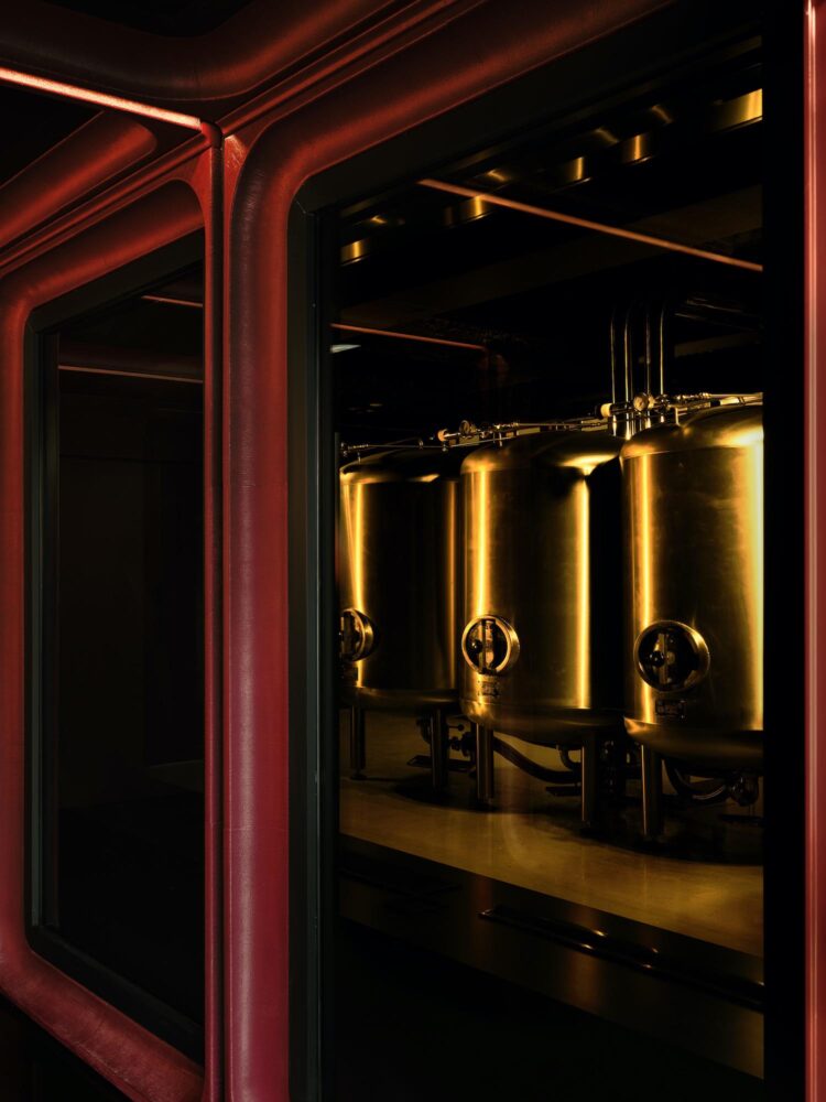 Plaza Mahou, External Referece