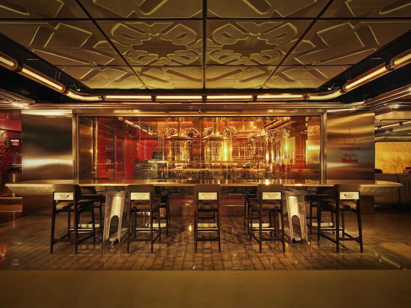 Plaza Mahou, External Referece