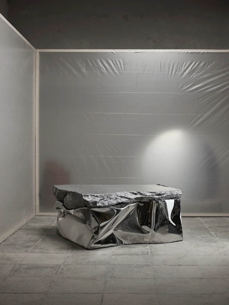 Crushed Console. Ben Storms. Objects with Narratives. Foto: © Alexander Popelier