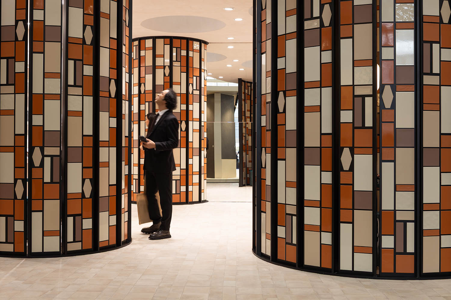 Ecos de la Tierra. Héctor Ruiz Velázquez. Decocer. Cersaie 2025. Foto: © Nacho Uribe