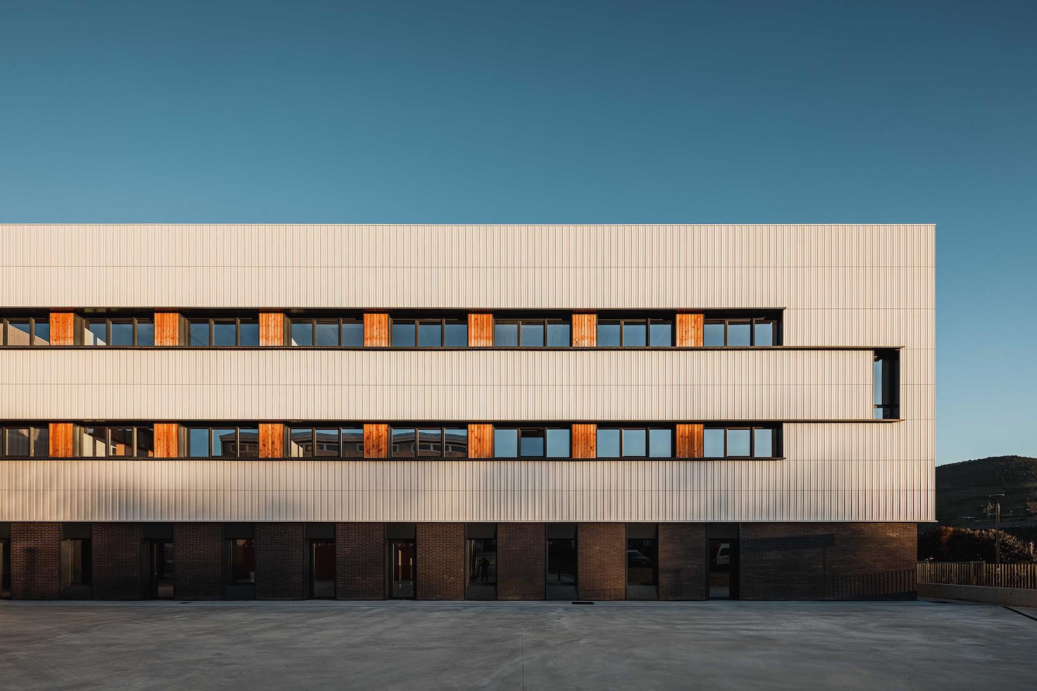 Gres Aragón Faveker, BAT Architecture, IES