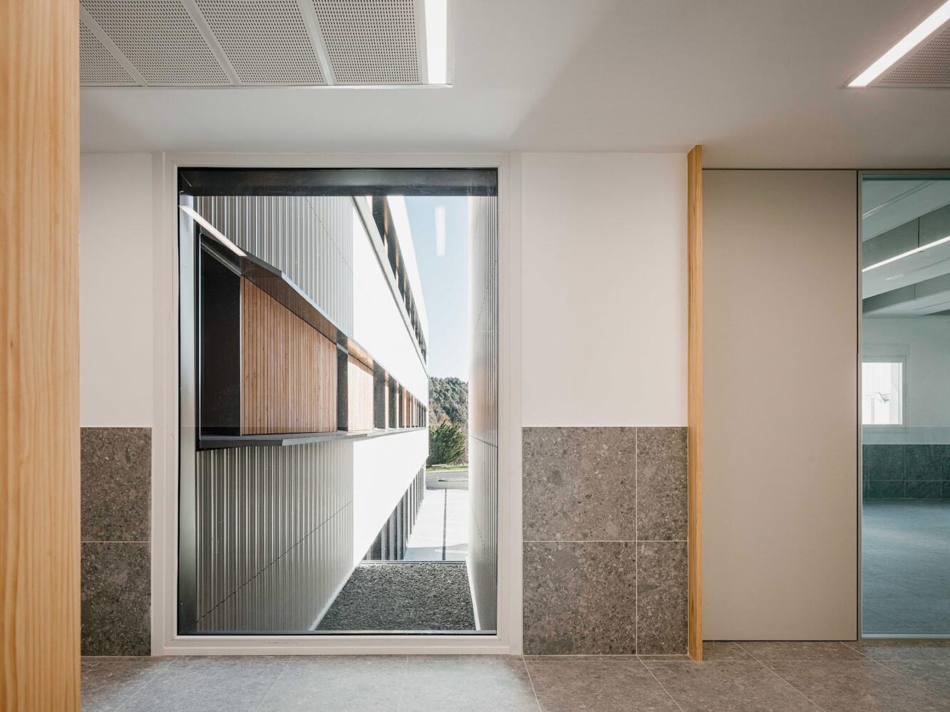 Gres Aragón Faveker, BAT Architecture, IES