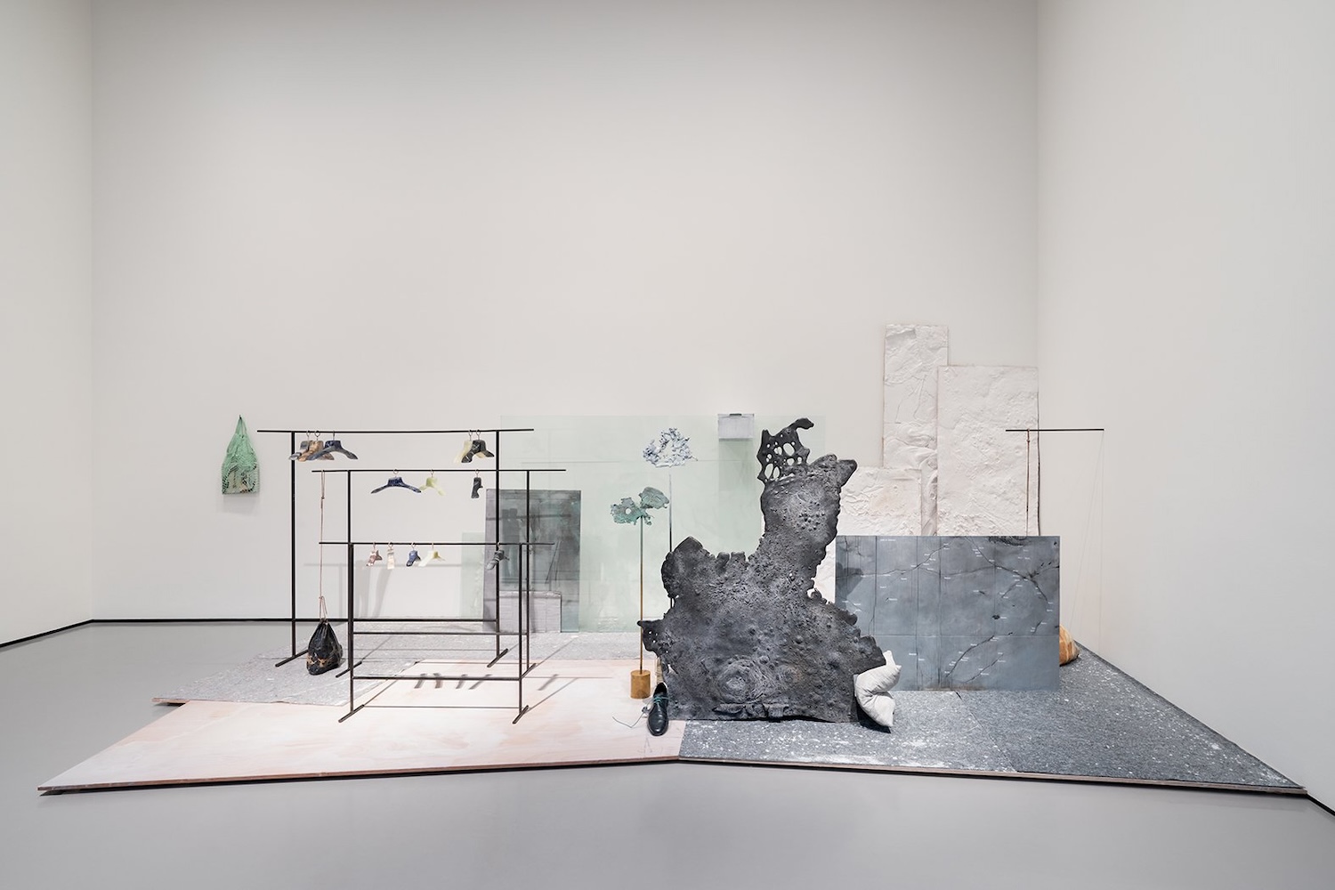 Tatiana Trouvé, Palazzo Grassi, The Strange Life of Things, arte contemporáneo