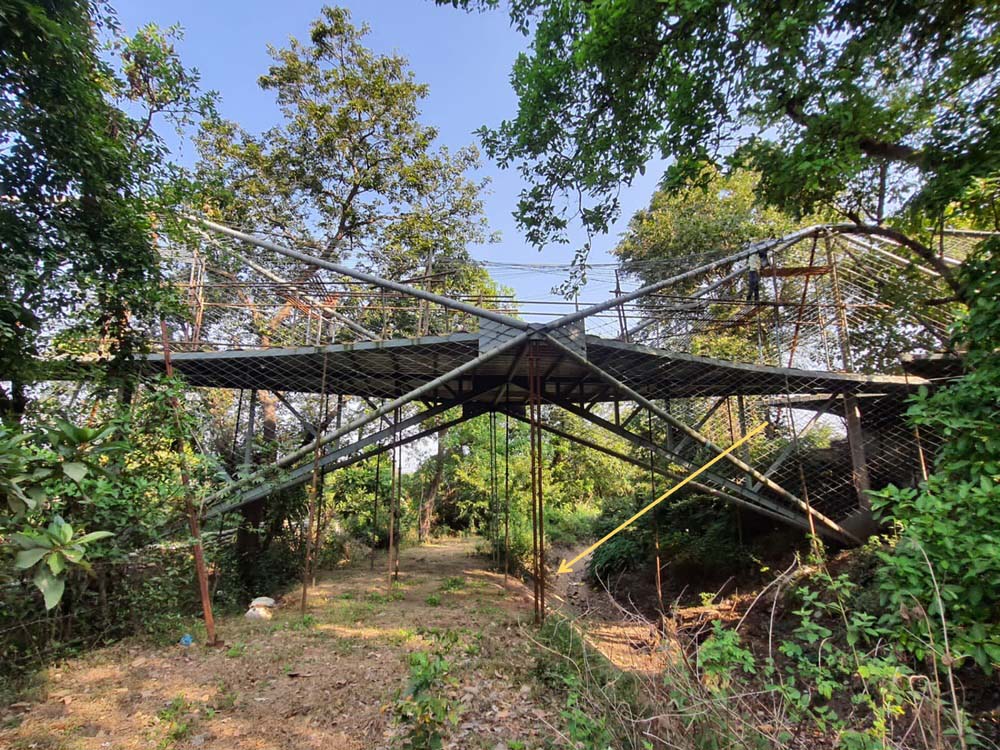 Bridge House, Wallmakers, casa suspendida