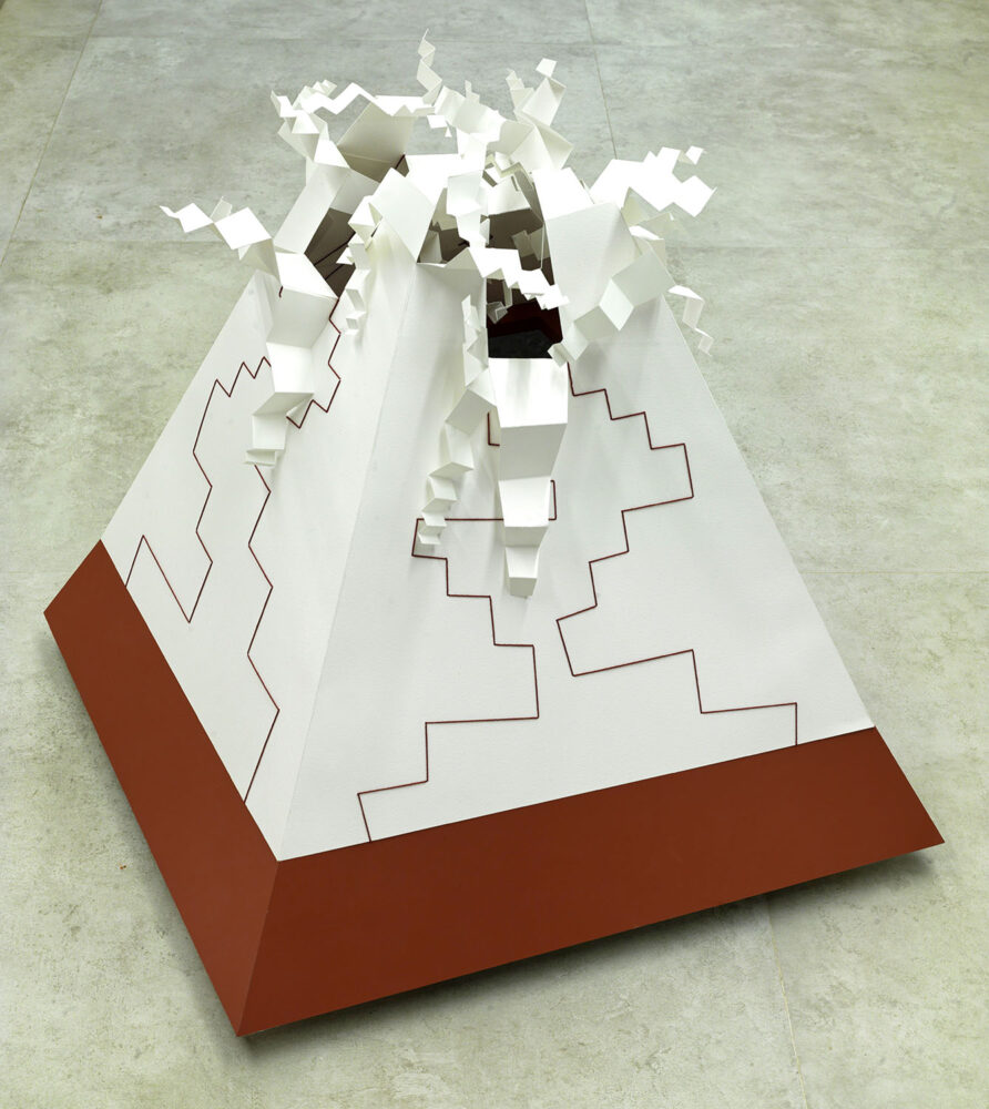 Montaña de la curiosidad. María Alvárez / Valldemosa21. Gabinete de Arte y Curiosidades. Formica Group y TetúanCrea