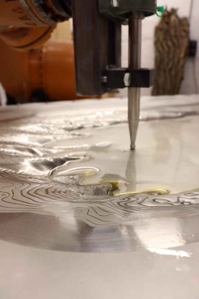 Fragile Inner, tecnología, brazo robótico