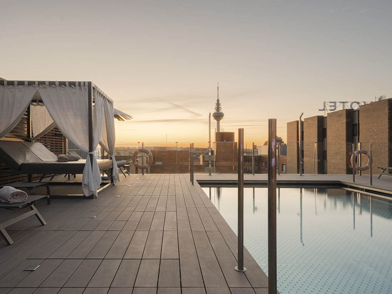 Terraza Novotel. Exagres. Foto: © Fernando Alda