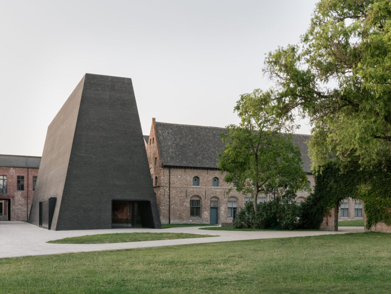 Barozzi Veiga, Abadía Groeninge, Kortirijk