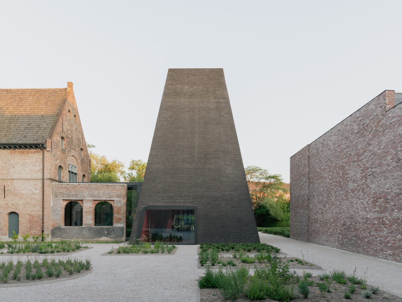 Barozzi Veiga, Abadía Groeninge, Kortirijk