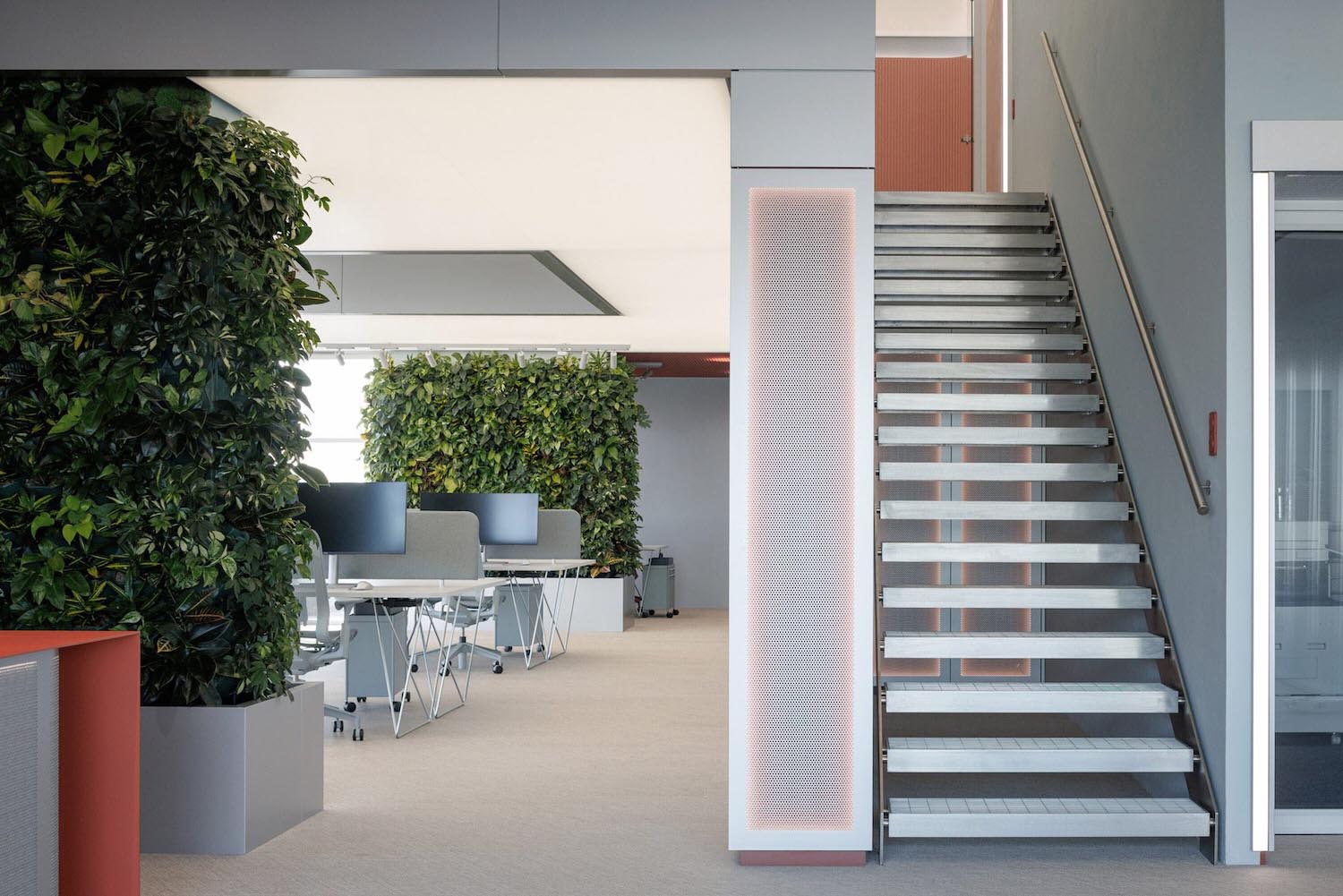 Blueriot, Cisarstudio, Deveron, oficinas