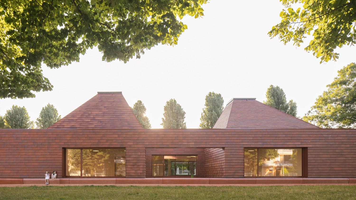 Kinder Rain, AACM, guardería