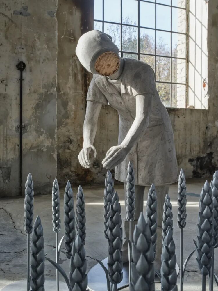 brutalismo, Anna Hulačová