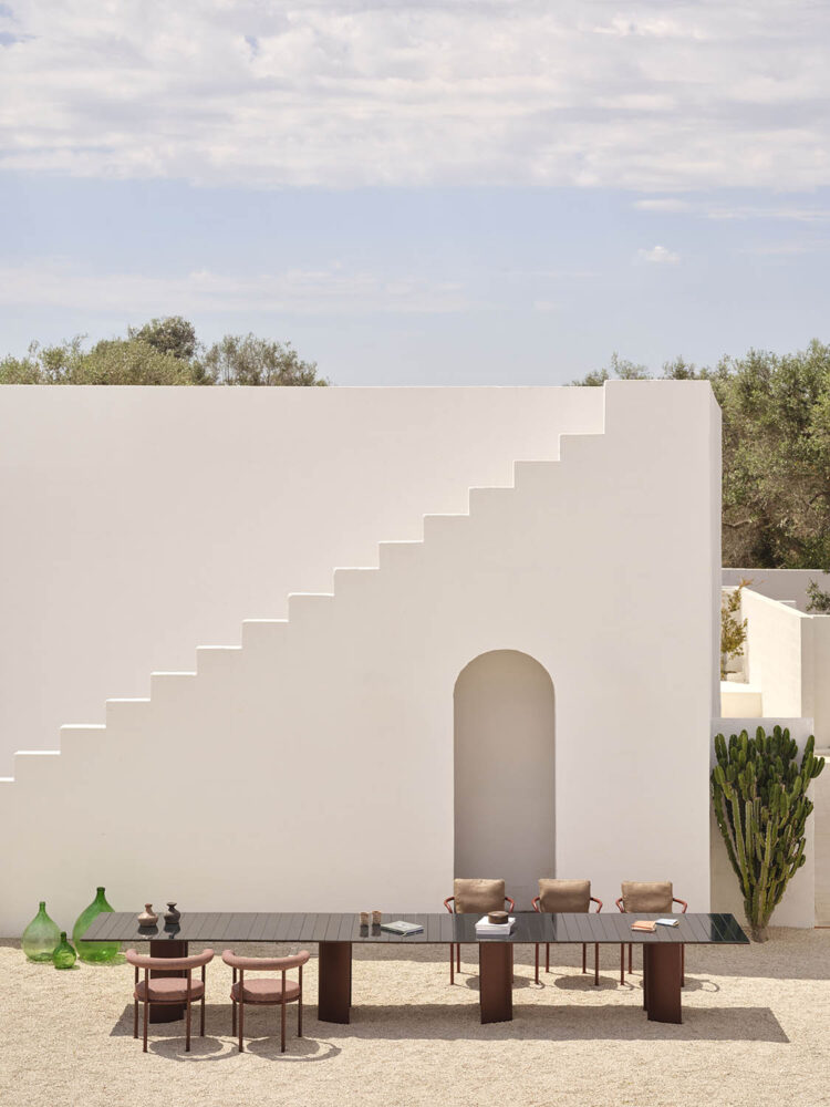 Naca Table y Roè Armchair. FAST