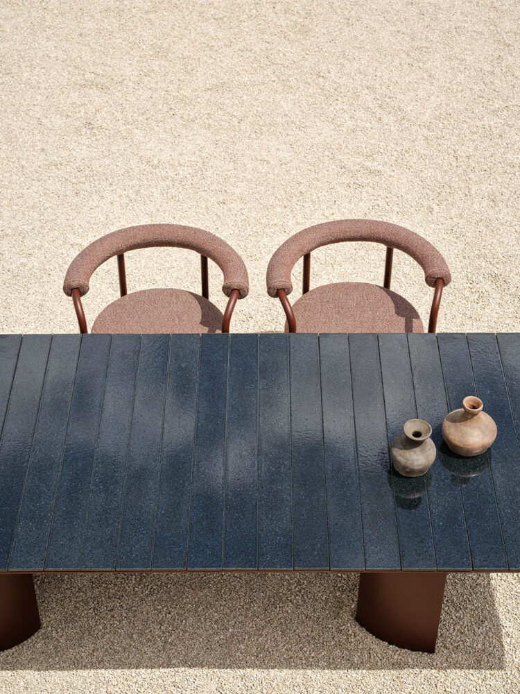 Naca Table y Roè Armchair. FAST