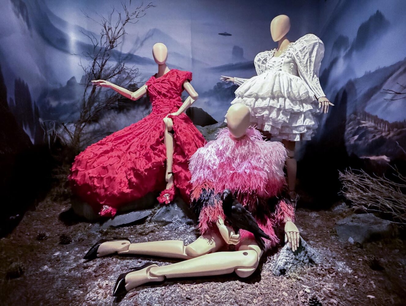 Ana Locking, Sala Canal