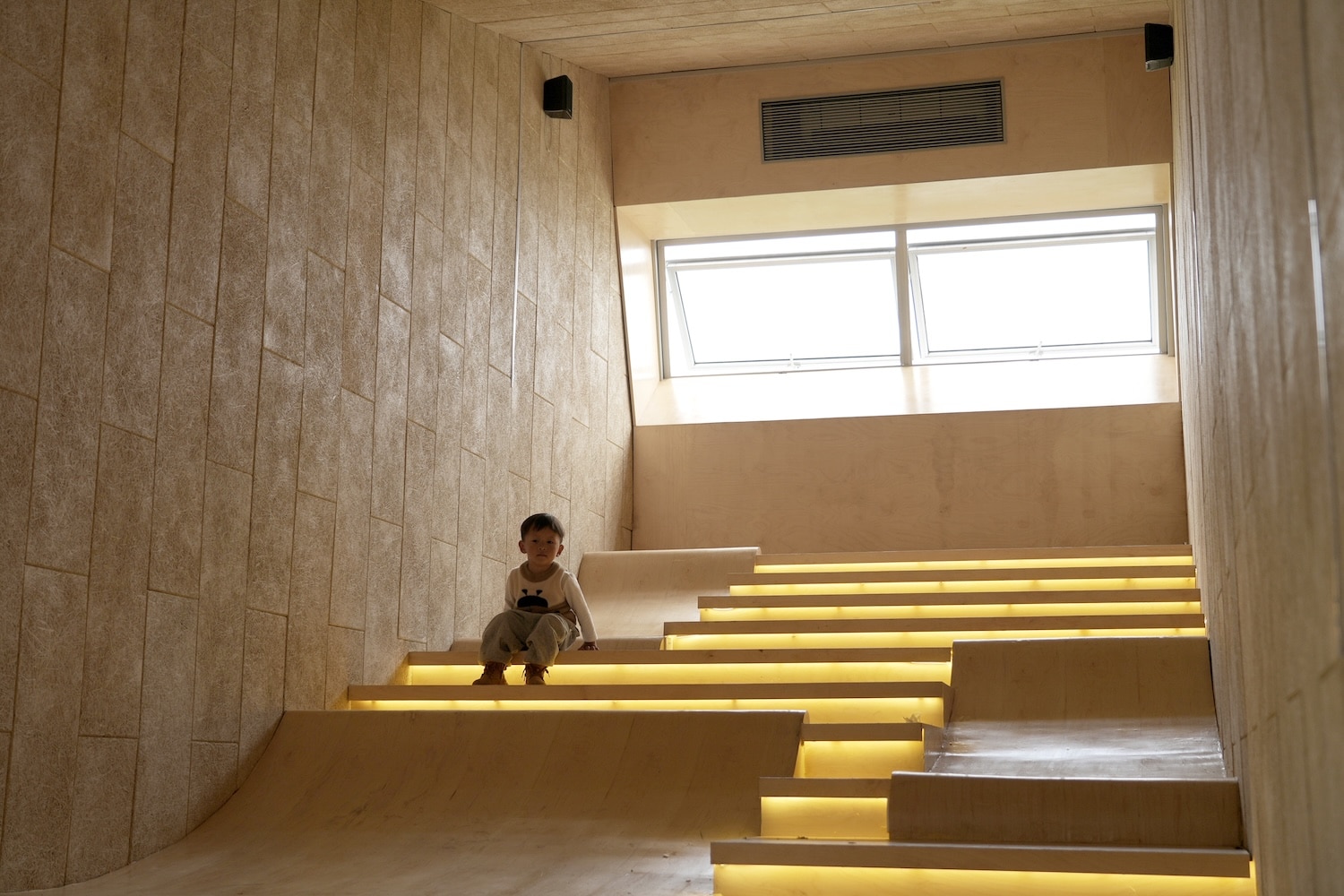 China rural, contenedores metálicos, arquitectura inflable