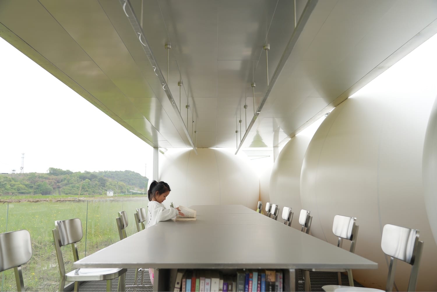 China rural, contenedores metálicos, arquitectura inflable