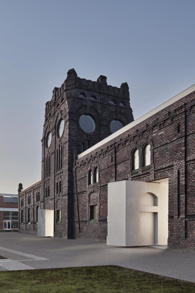 Plato Gallery. KWK Promes. © Jakub Certowicz