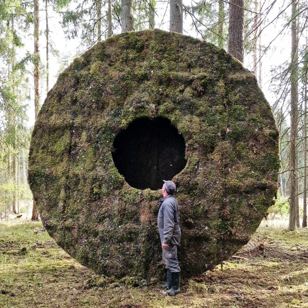 2_uma_moss_hut2