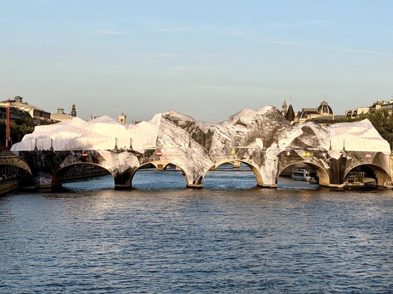 JR Pont Neuf, arte público, La Caverne