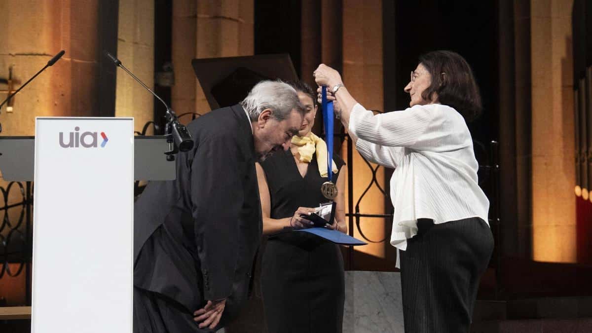 Eduardo Souto de Mora recoge la Medalla de Oro de la UIA en la Sagrada Familia