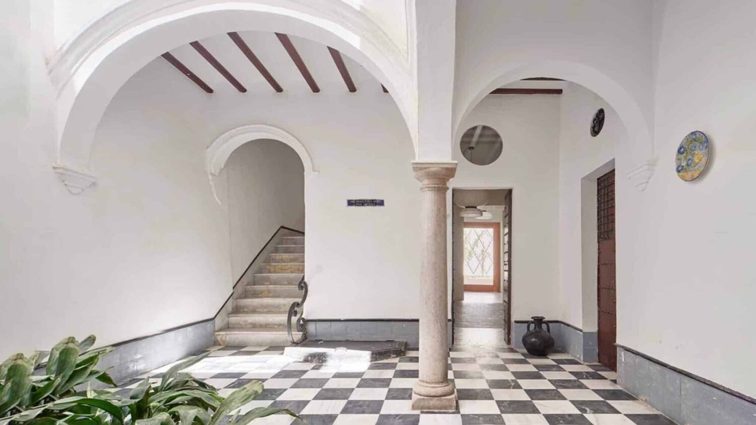 Casa Puerto, Lucas y Hernández-Gil