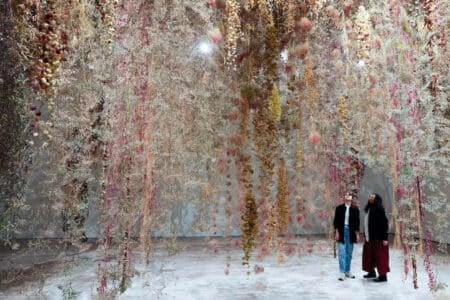Rebecca Louise Law, La Fleur Morte, 2025, Saatchi Gallery Foto: Matt Chung