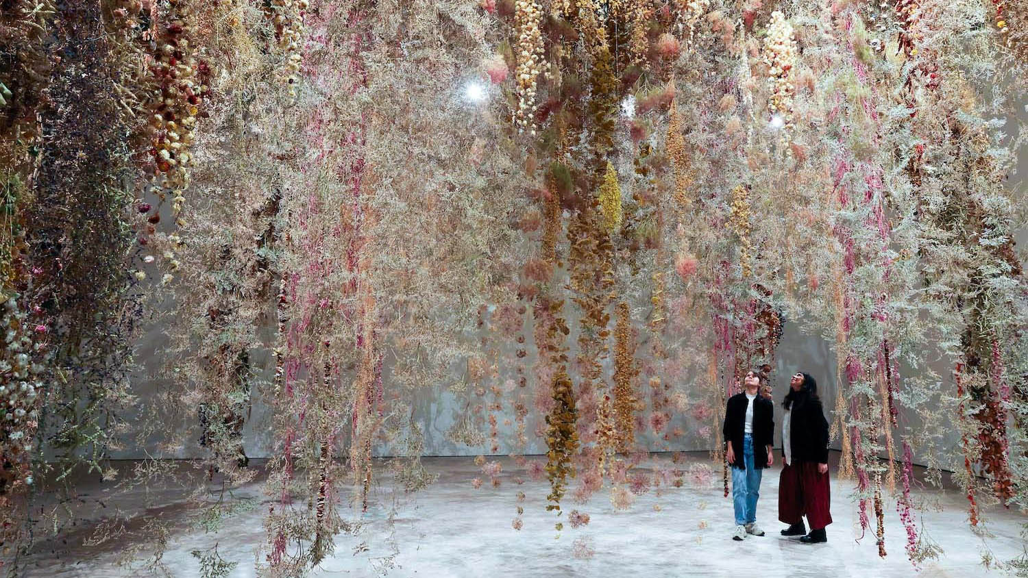 Rebecca Louise Law, La Fleur Morte, 2025, Saatchi Gallery Foto: Matt Chung