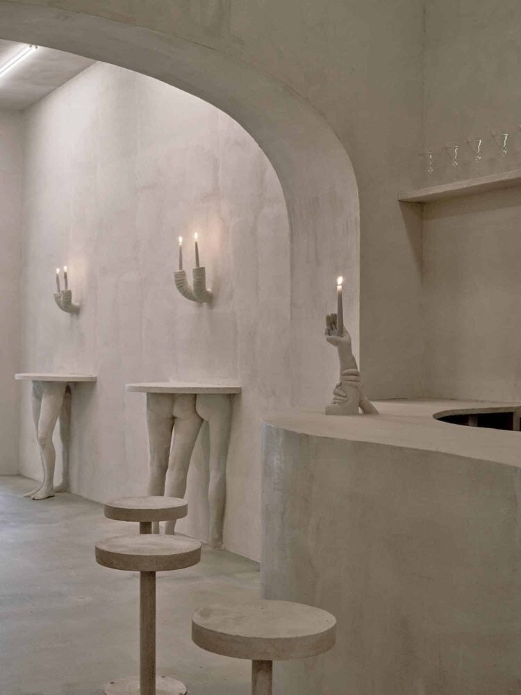espacio liminal, Bar Far