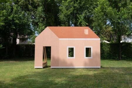 The Facade. ECAL/Ecole Cantonale d’Art de Lausanne con Mutina. Festival des Cabanes Villa Medicis 2026. Foto: © M3 Studio